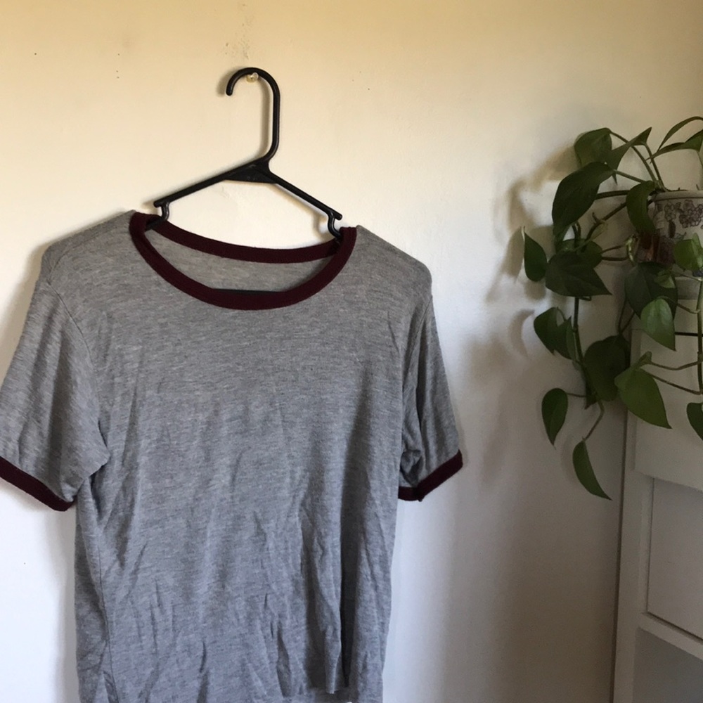 🌊grey shirt